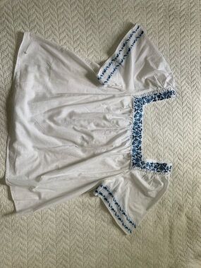 Draper James White Top with Blue Label Detail